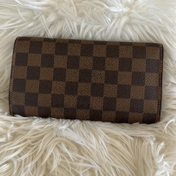 EUC Louis Vuitton international wallet - Picture 2 of 5